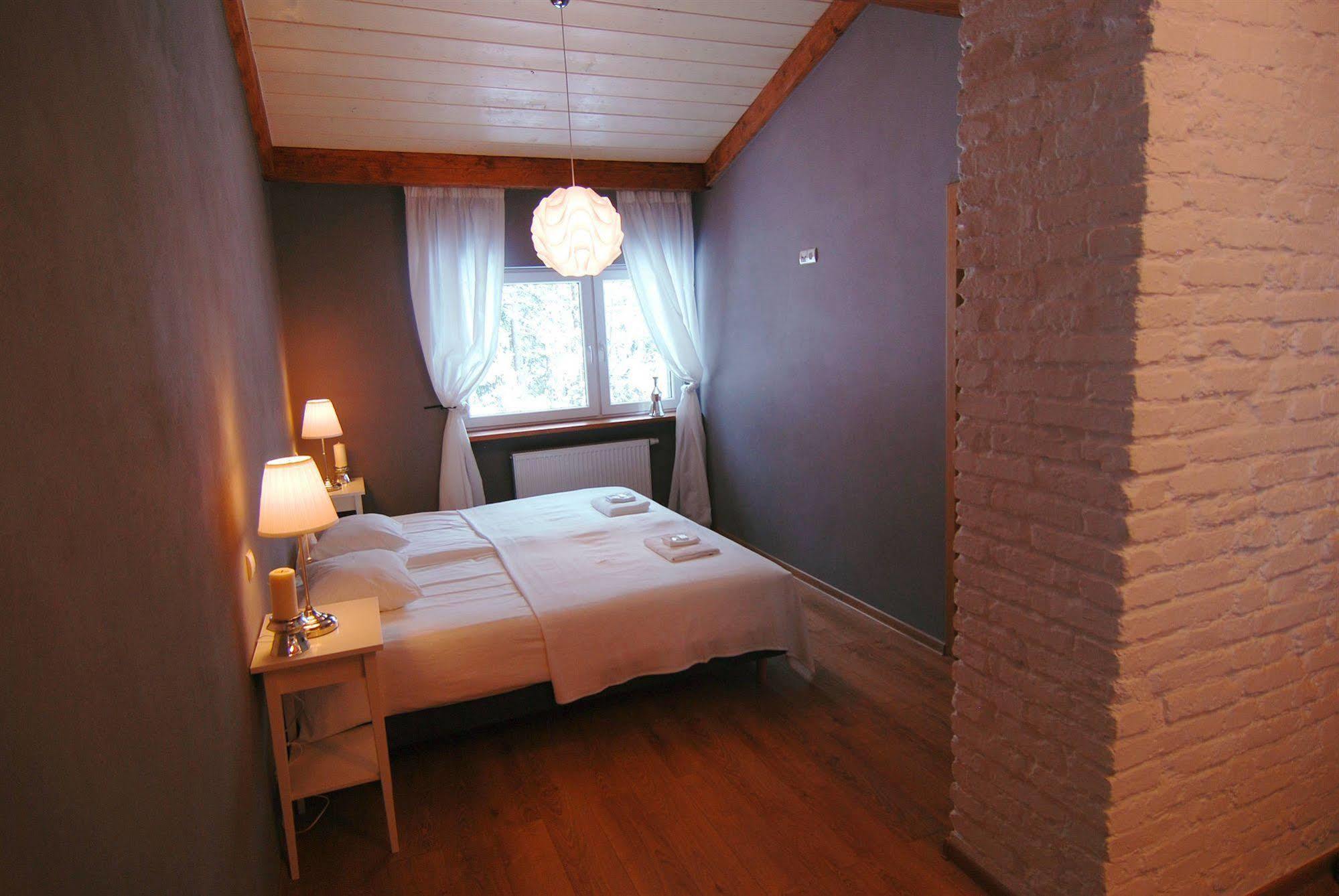 Karolinka Guest House Щирк Екстериор снимка